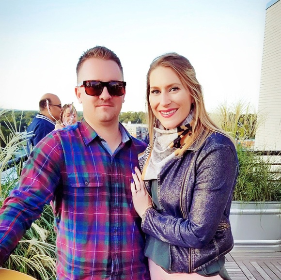 Suggested User + Posh Ambassador ๐คฉ Hello Gorgeous - Picture 2 of 8